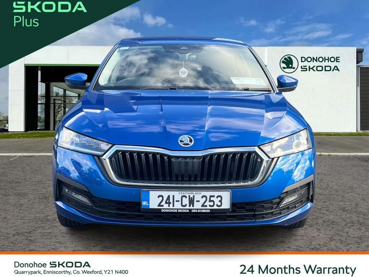 Skoda Octavia Saloon, Petrol, 2024, Blue