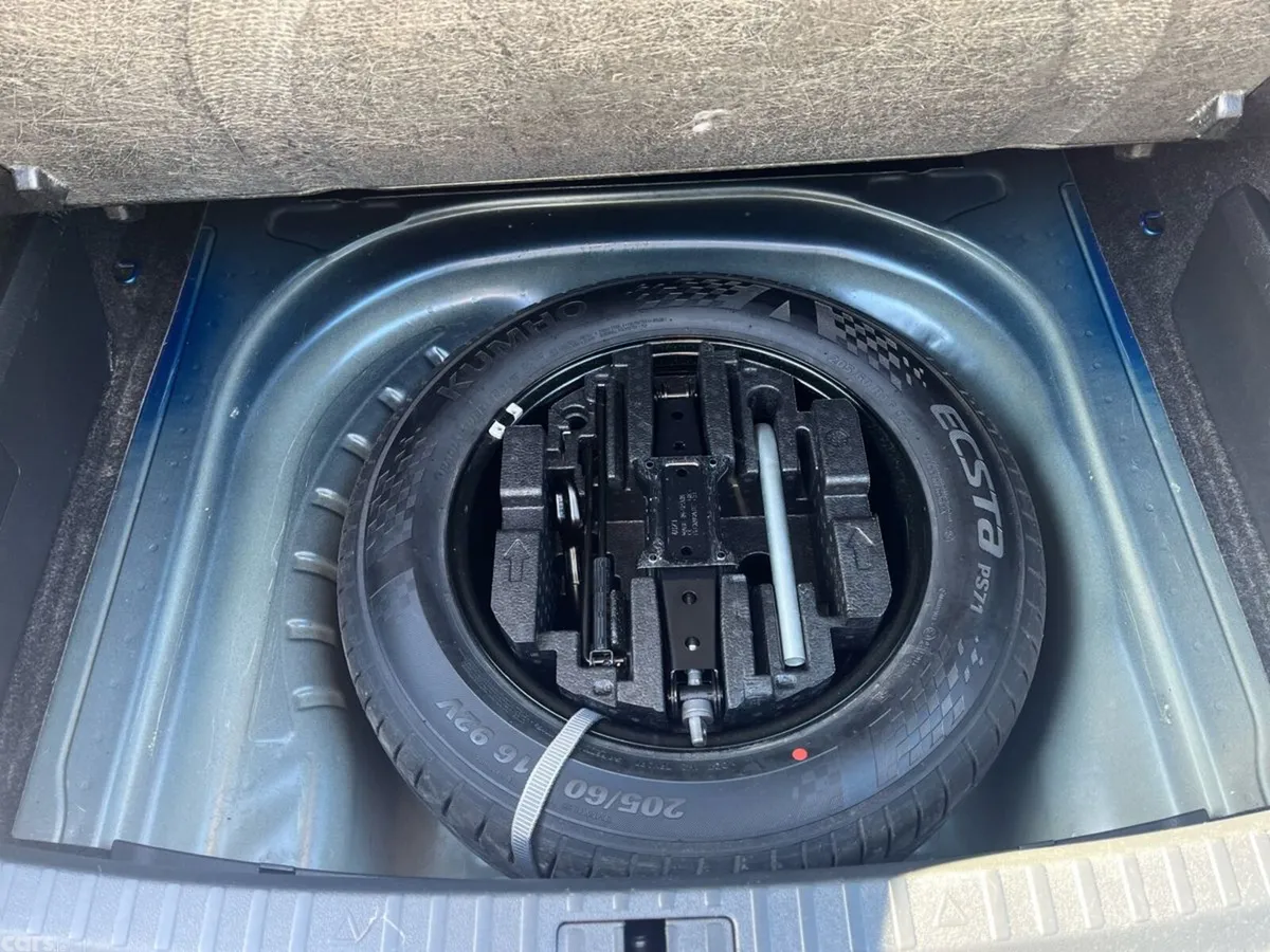 Skoda Octavia Saloon, Petrol, 2024, Blue