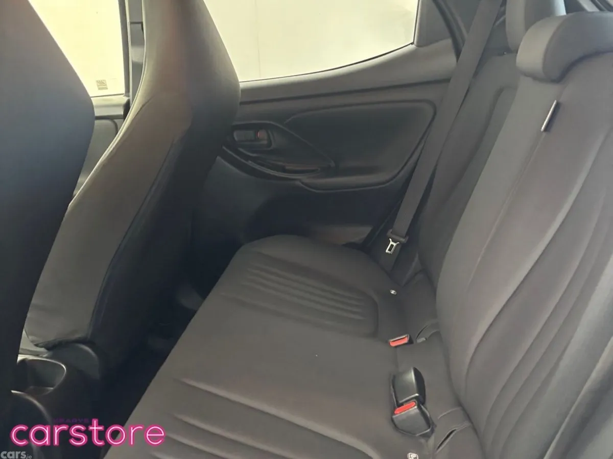 Toyota Yaris Hatchback, Petrol Hybrid, 2023, Silver
