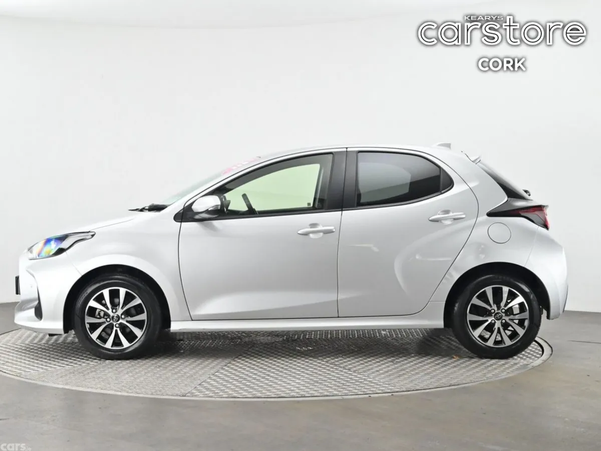 Toyota Yaris Hatchback, Petrol Hybrid, 2021, Silver