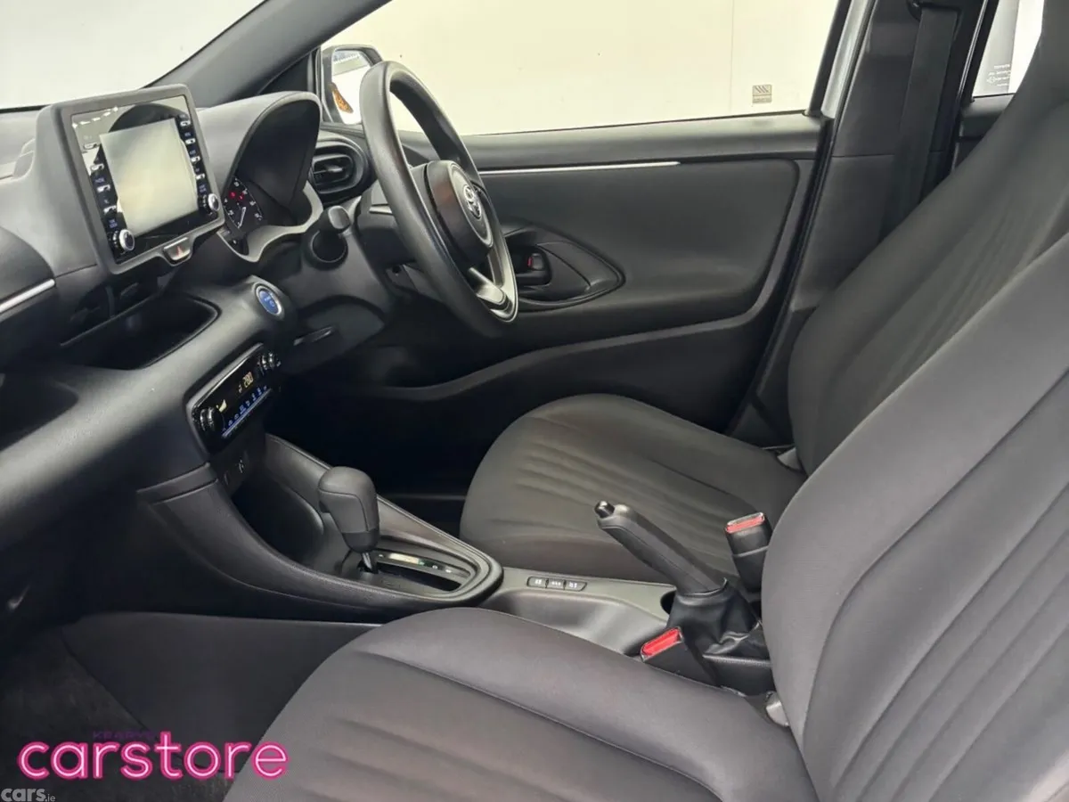 Toyota Yaris Hatchback, Petrol Hybrid, 2021, Silver