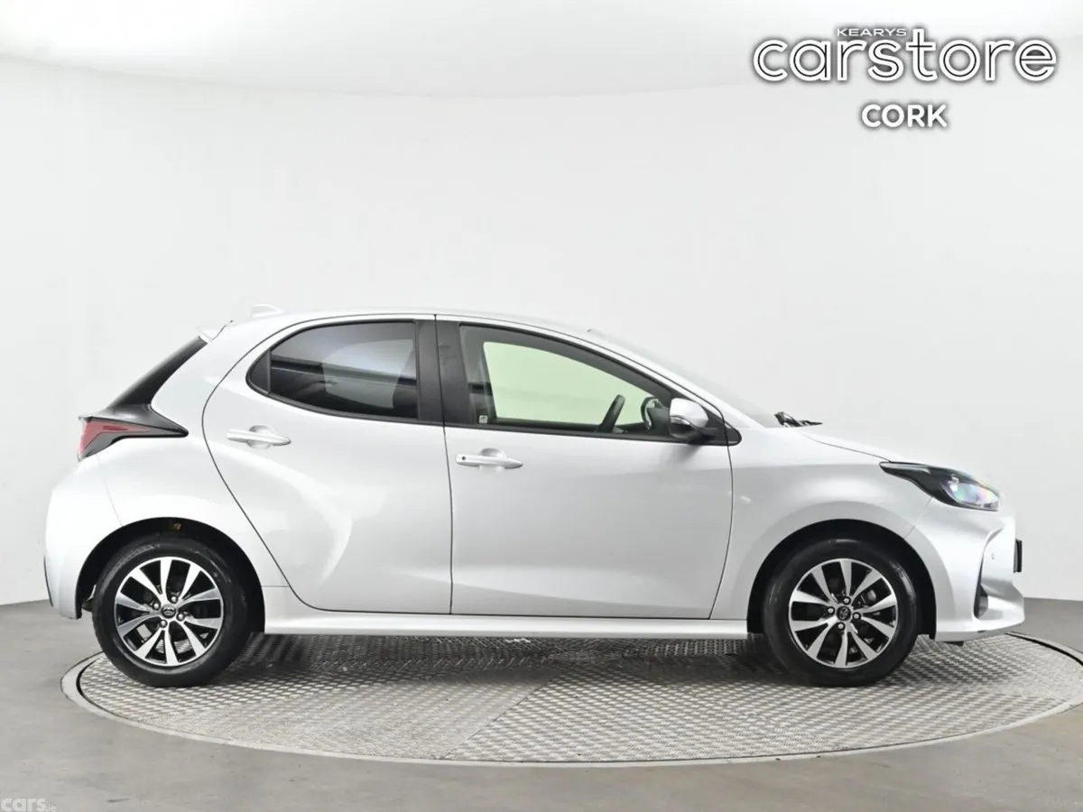 Toyota Yaris Hatchback, Petrol Hybrid, 2023, Silver