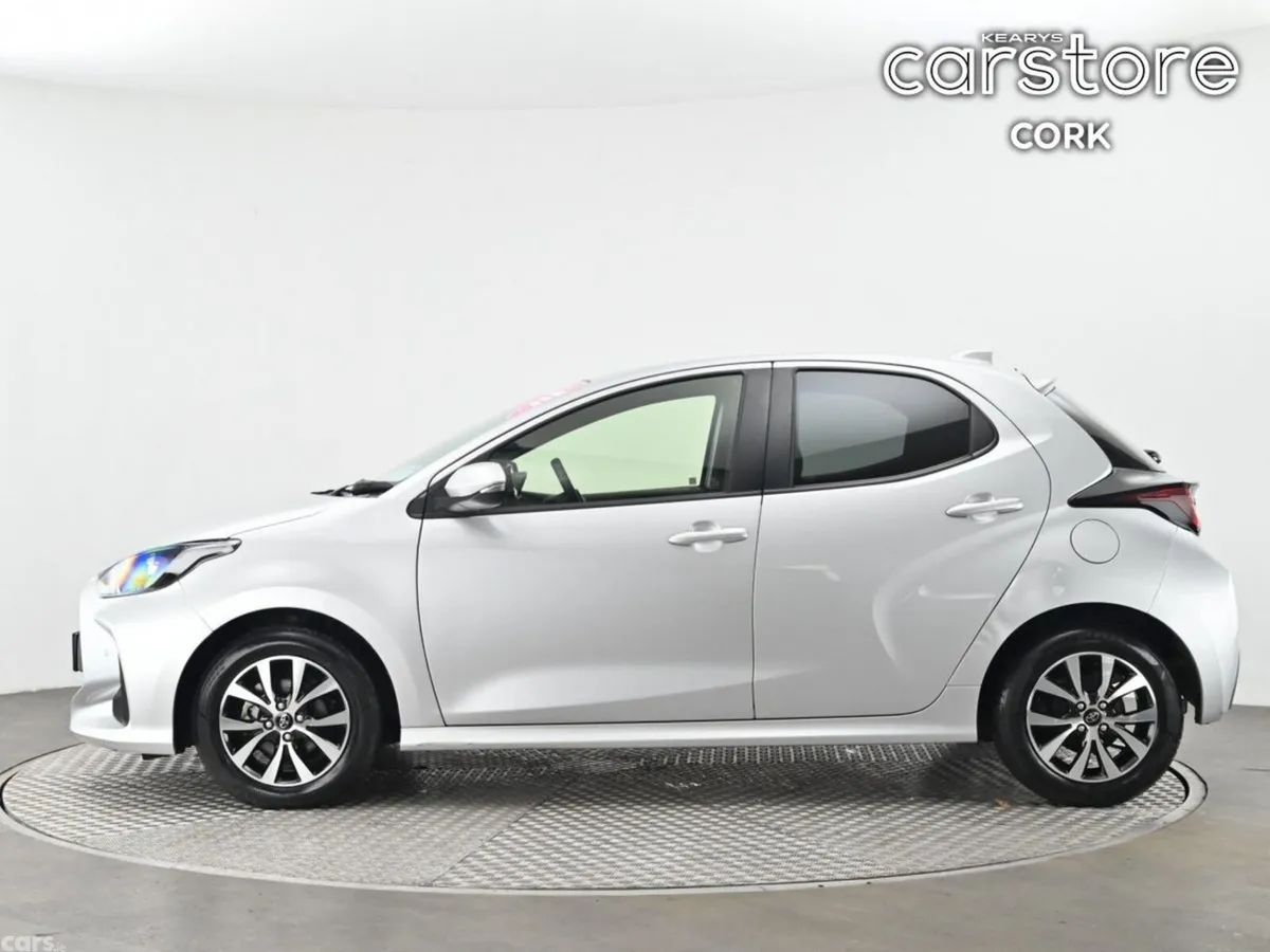 Toyota Yaris Hatchback, Petrol Hybrid, 2023, Silver