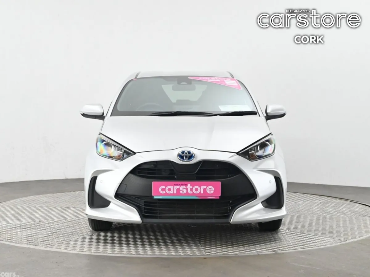 Toyota Yaris Hatchback, Petrol Hybrid, 2023, Silver