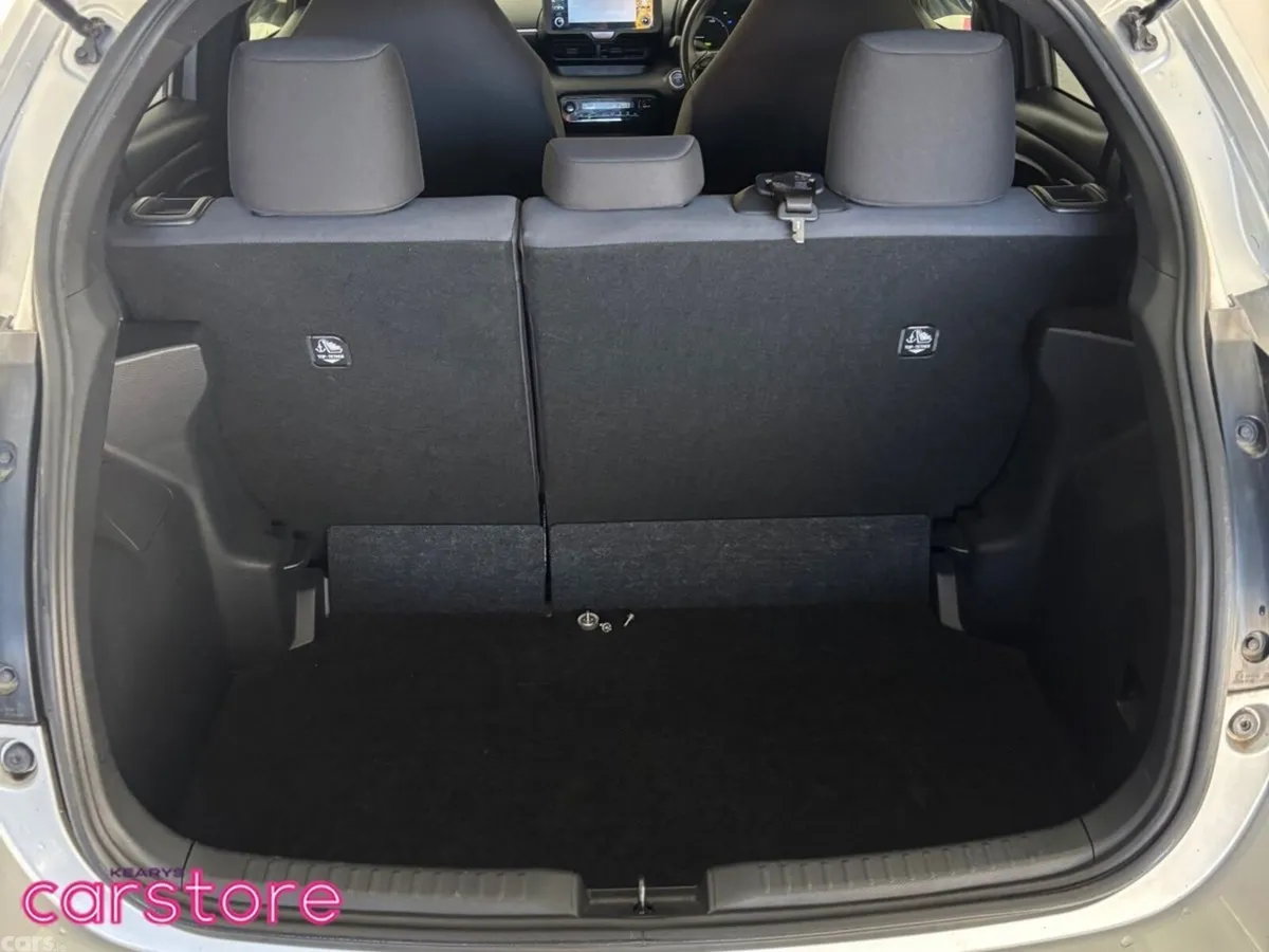 Toyota Yaris Hatchback, Petrol Hybrid, 2021, Silver