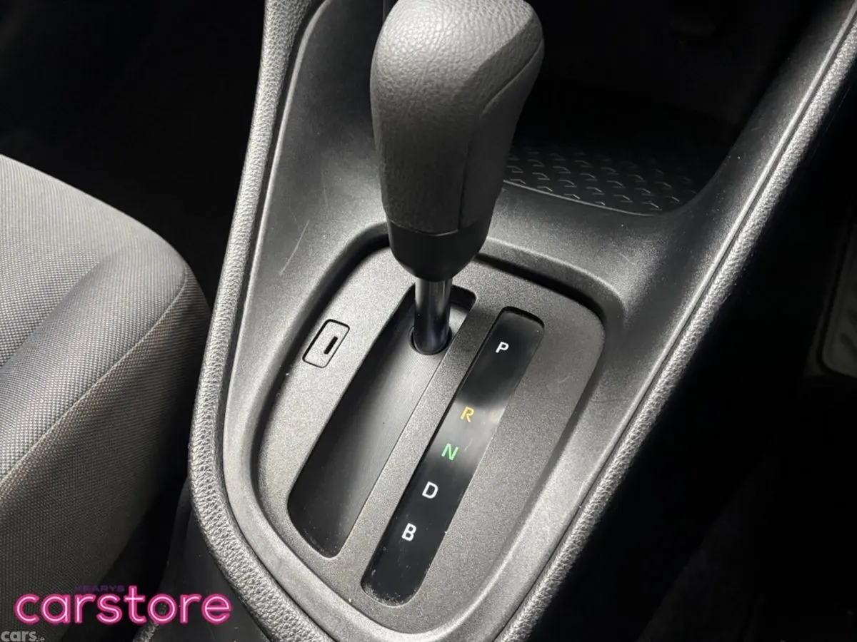 Toyota Yaris Hatchback, Petrol Hybrid, 2021, Silver