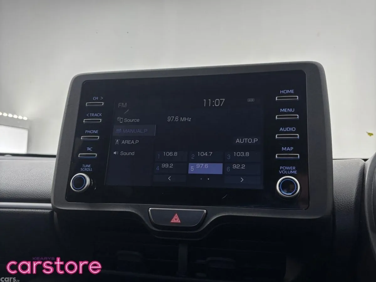 Toyota Yaris Hatchback, Petrol Hybrid, 2021, Silver