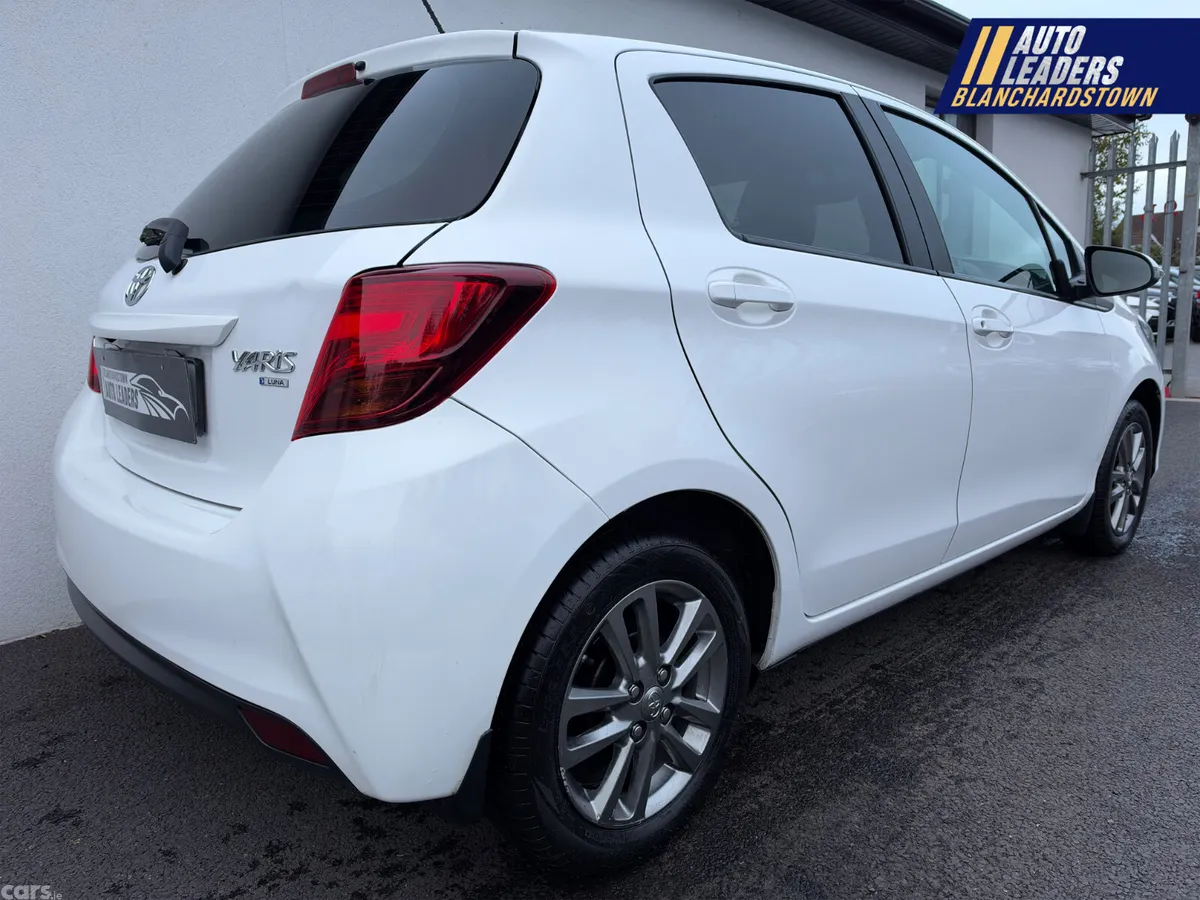 Toyota Yaris Hatchback, Petrol, 2016, White
