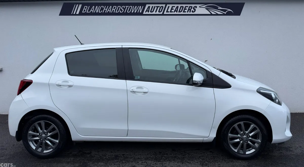 Toyota Yaris Hatchback, Petrol, 2016, White