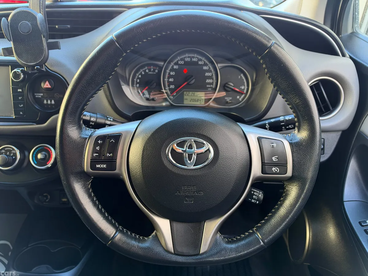 Toyota Yaris Hatchback, Petrol, 2016, White
