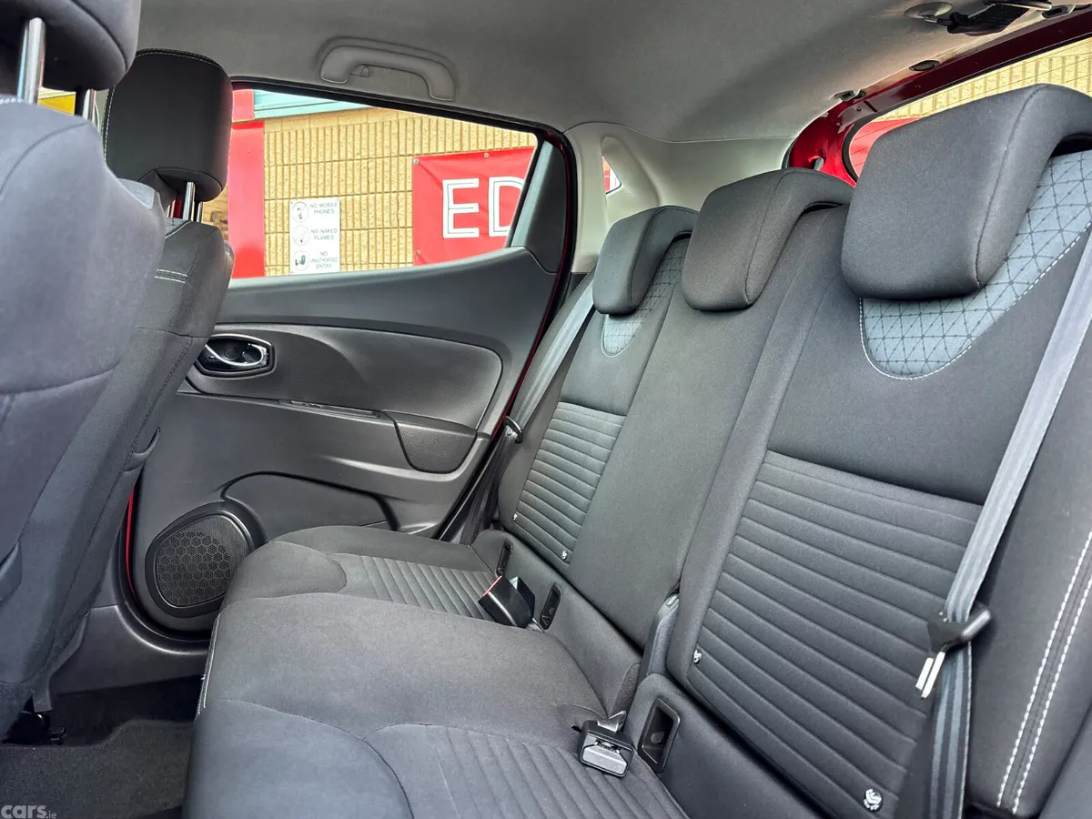 Renault Clio Hatchback, Diesel, 2014, Red