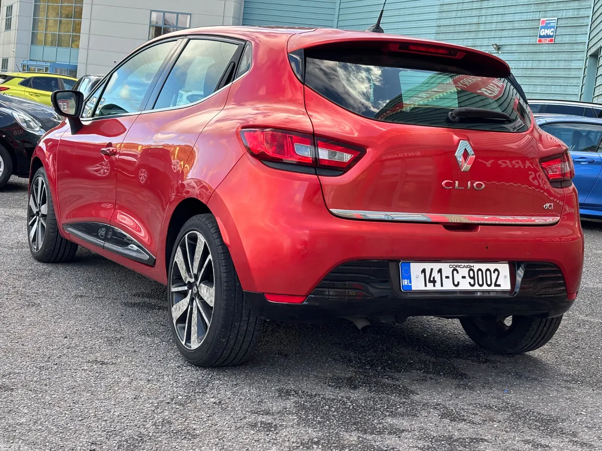 Renault Clio Hatchback, Diesel, 2014, Red