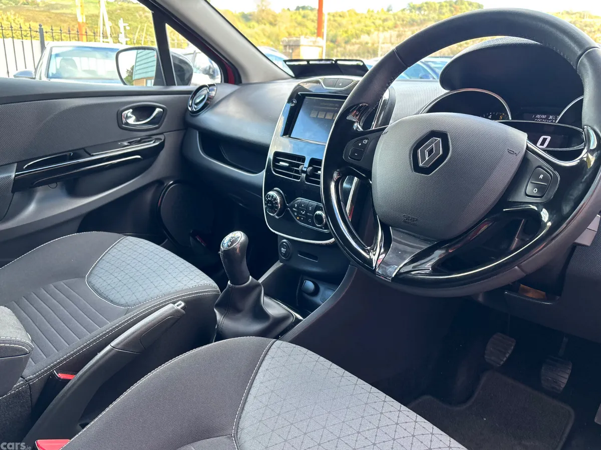 Renault Clio Hatchback, Diesel, 2014, Red