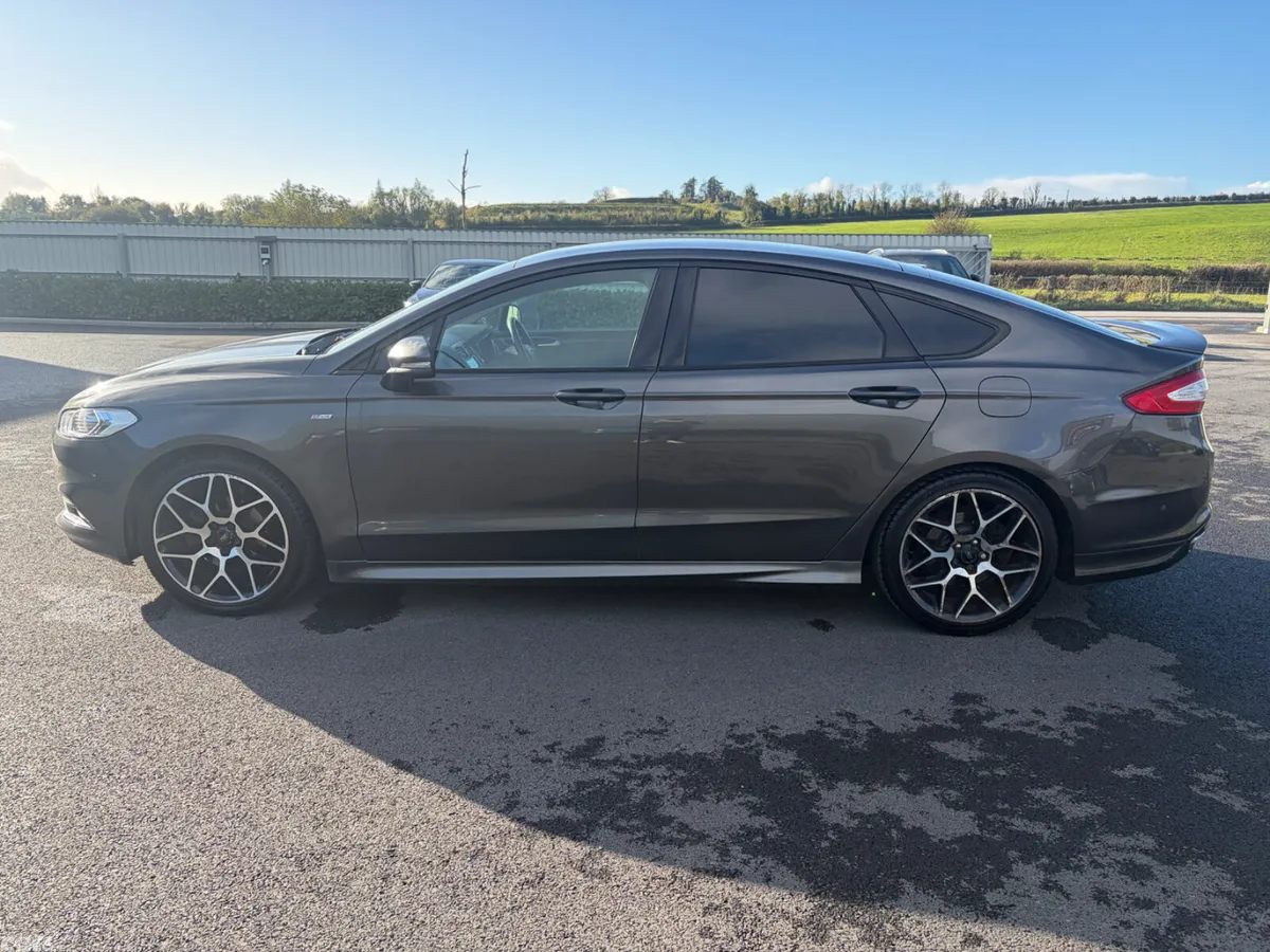 Ford Mondeo Hatchback, Diesel, 2017, Grey