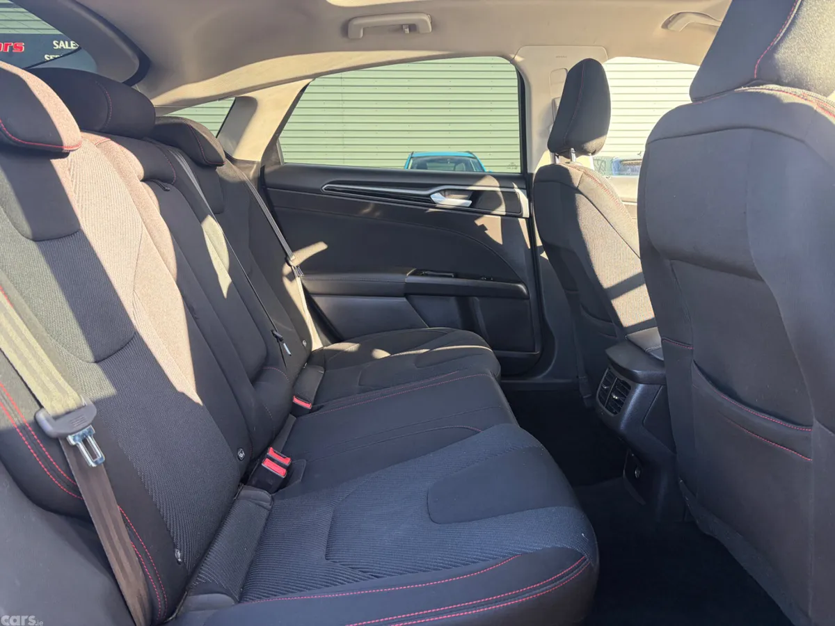 Ford Mondeo Hatchback, Diesel, 2017, Grey