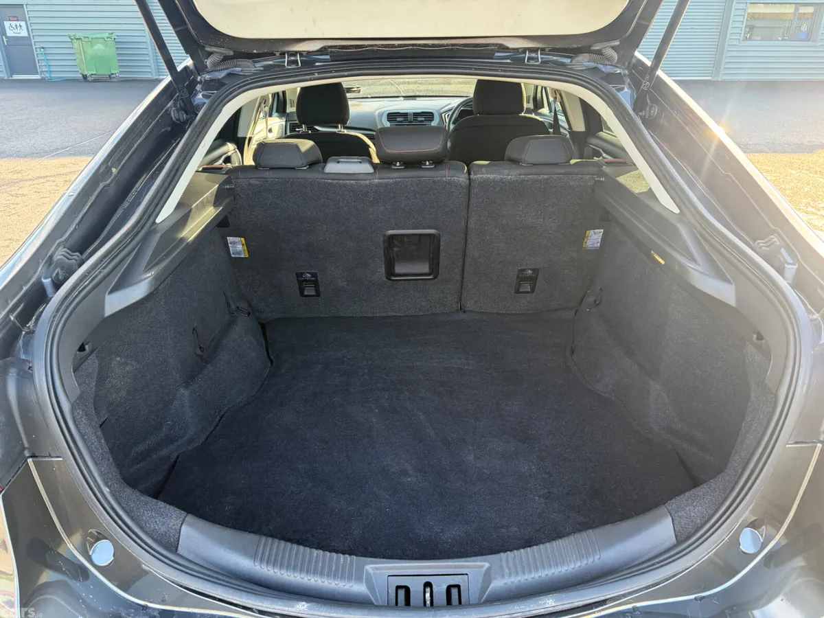 Ford Mondeo Hatchback, Diesel, 2017, Grey