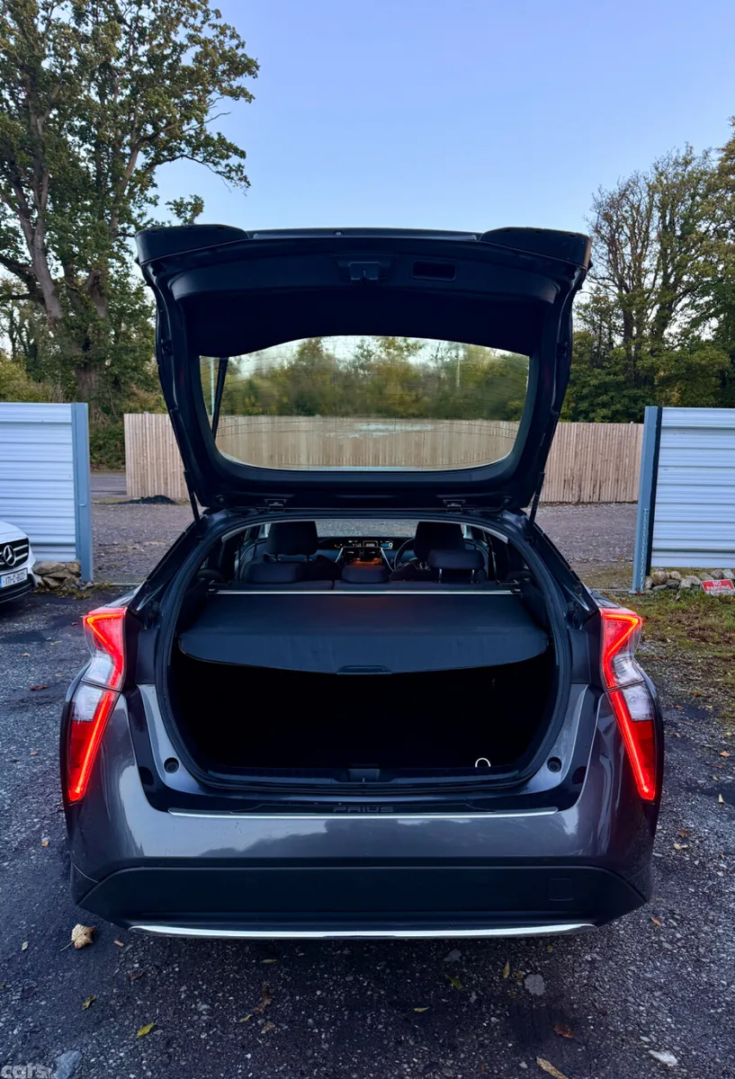 Toyota Prius Hatchback, Petrol Hybrid, 2017, Grey