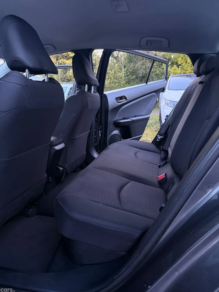 Toyota Prius Hatchback, Petrol Hybrid, 2017, Grey