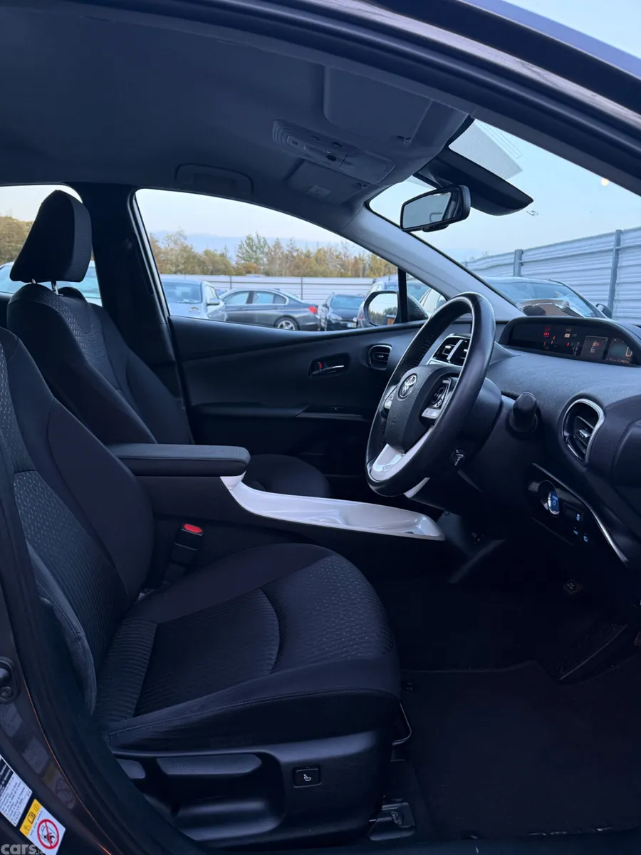 Toyota Prius Hatchback, Petrol Hybrid, 2017, Grey