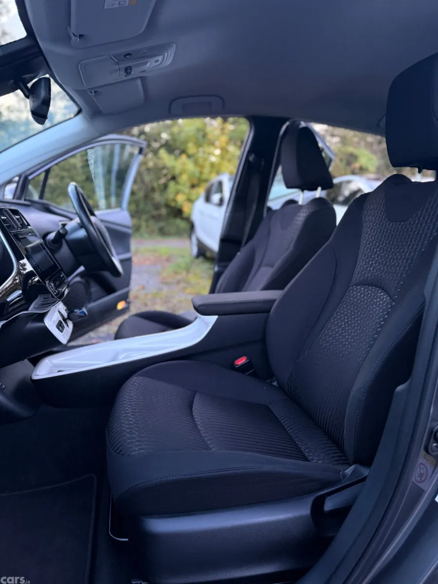 Toyota Prius Hatchback, Petrol Hybrid, 2017, Grey