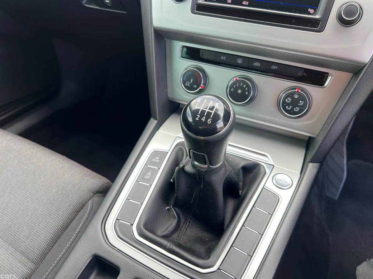 Volkswagen Passat Saloon, Diesel, 2017, Grey