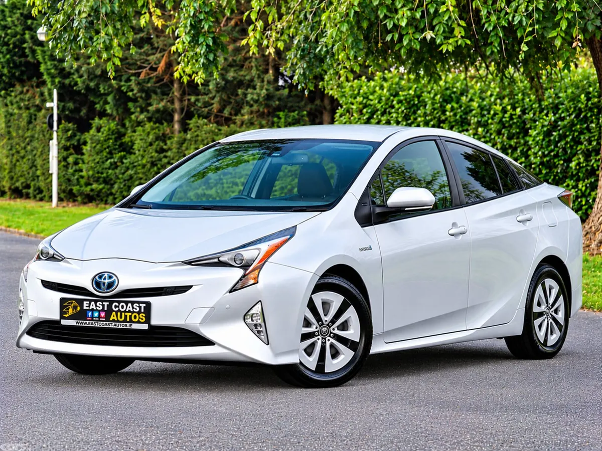 Toyota Prius Hatchback, Petrol Hybrid, 2019, White