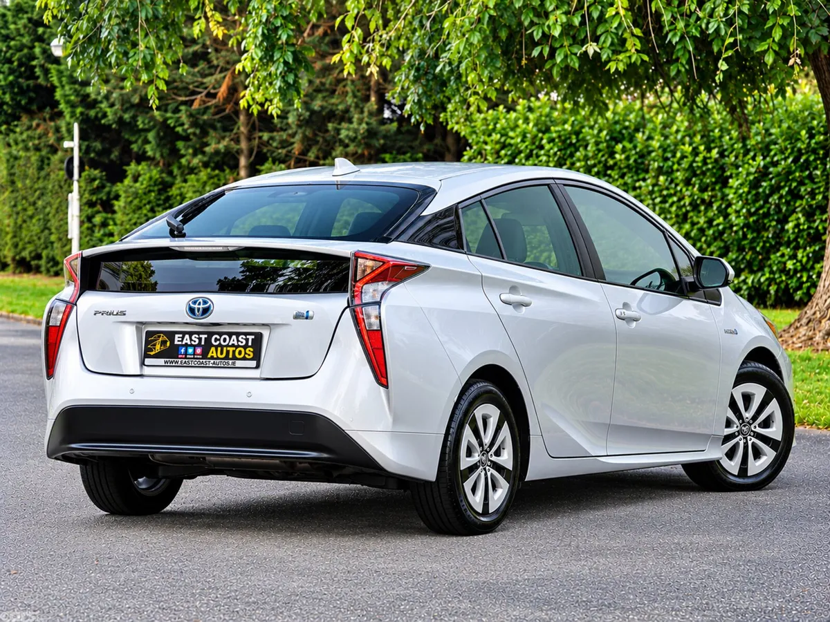 Toyota Prius Hatchback, Petrol Hybrid, 2019, White