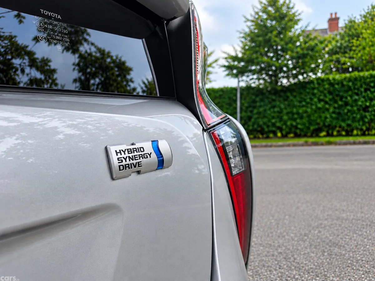 Toyota Prius Hatchback, Petrol Hybrid, 2019, White