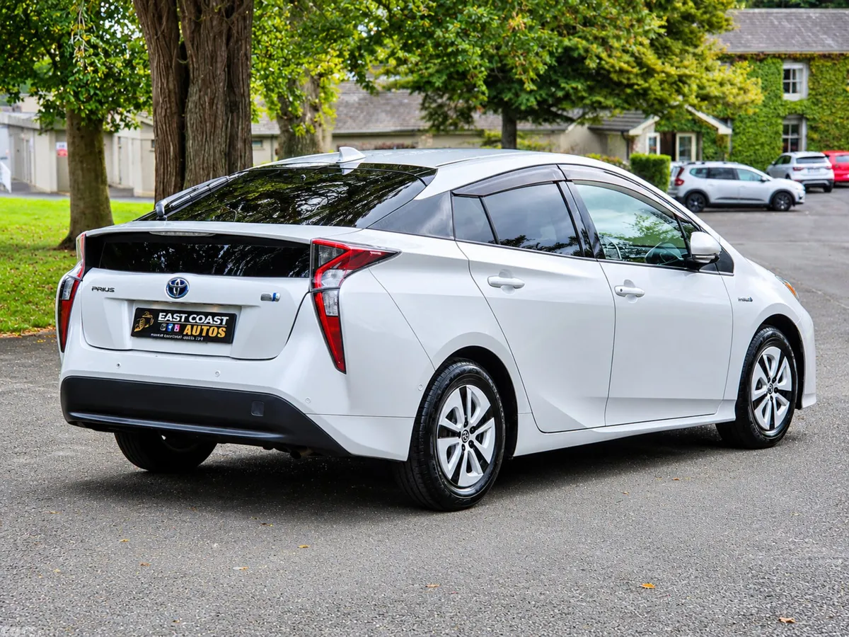 Toyota Prius Hatchback, Petrol Hybrid, 2019, White