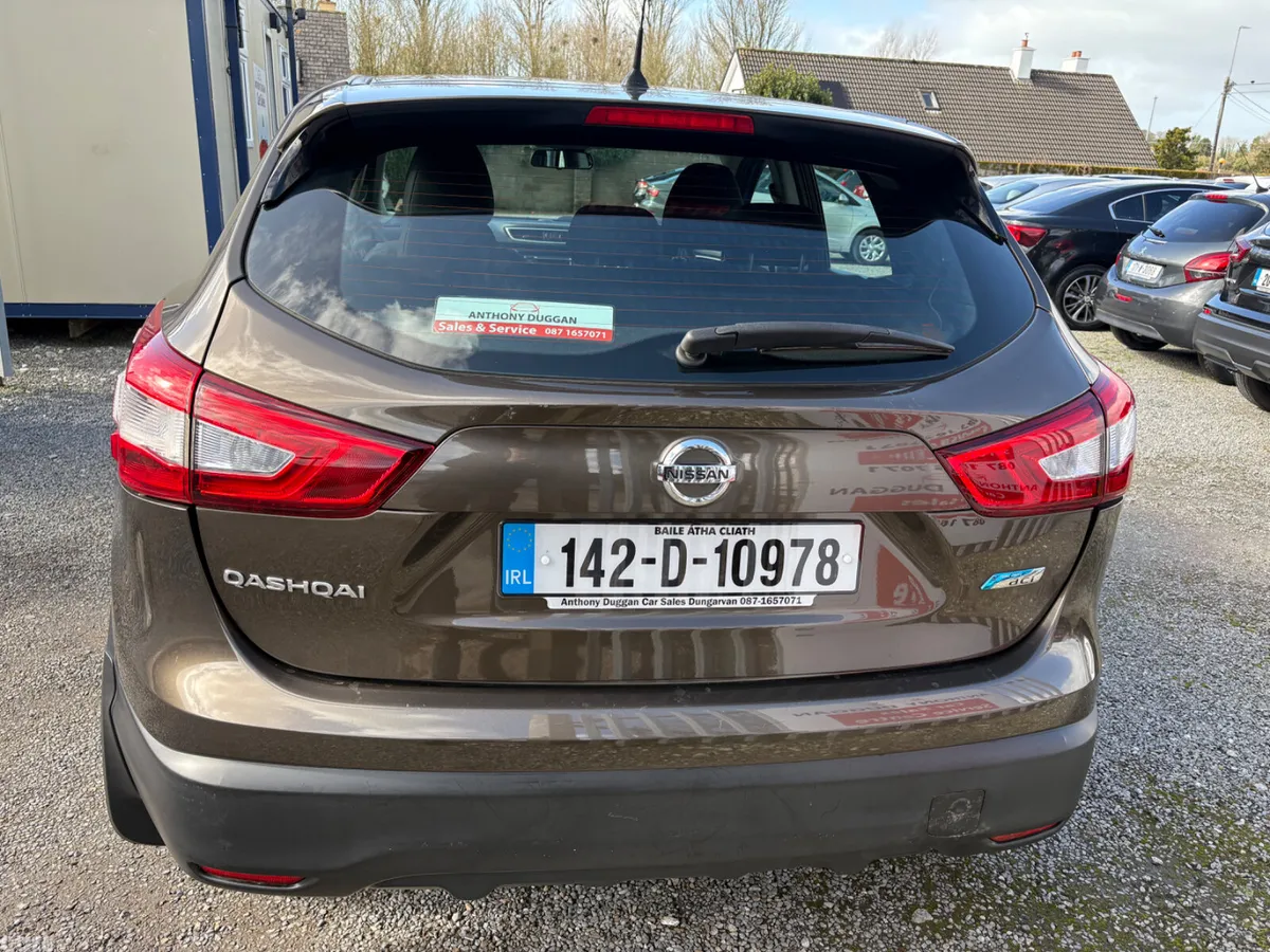Nissan Qashqai Hatchback, Diesel, 2014, Brown