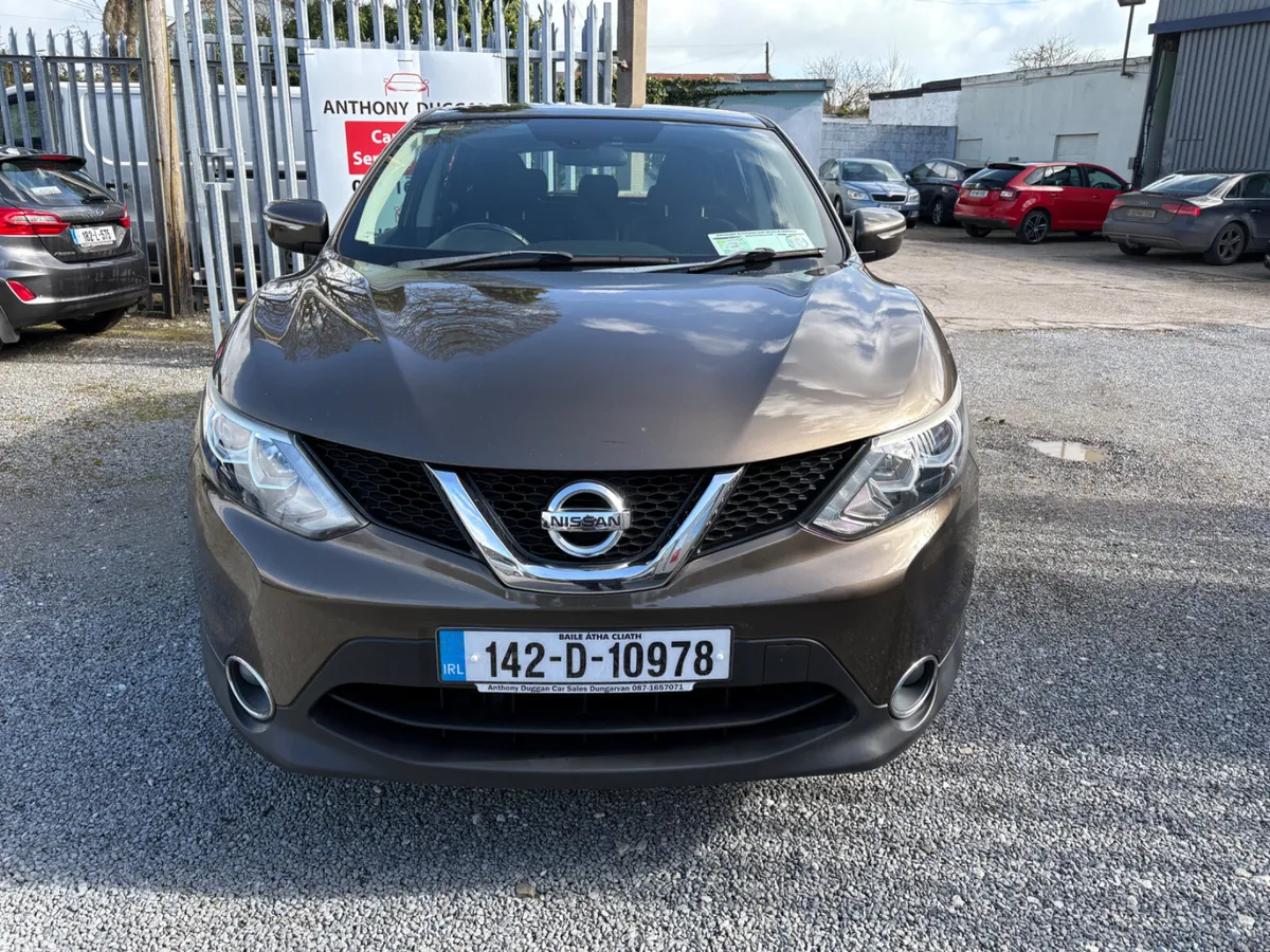 Nissan Qashqai Hatchback, Diesel, 2014, Brown