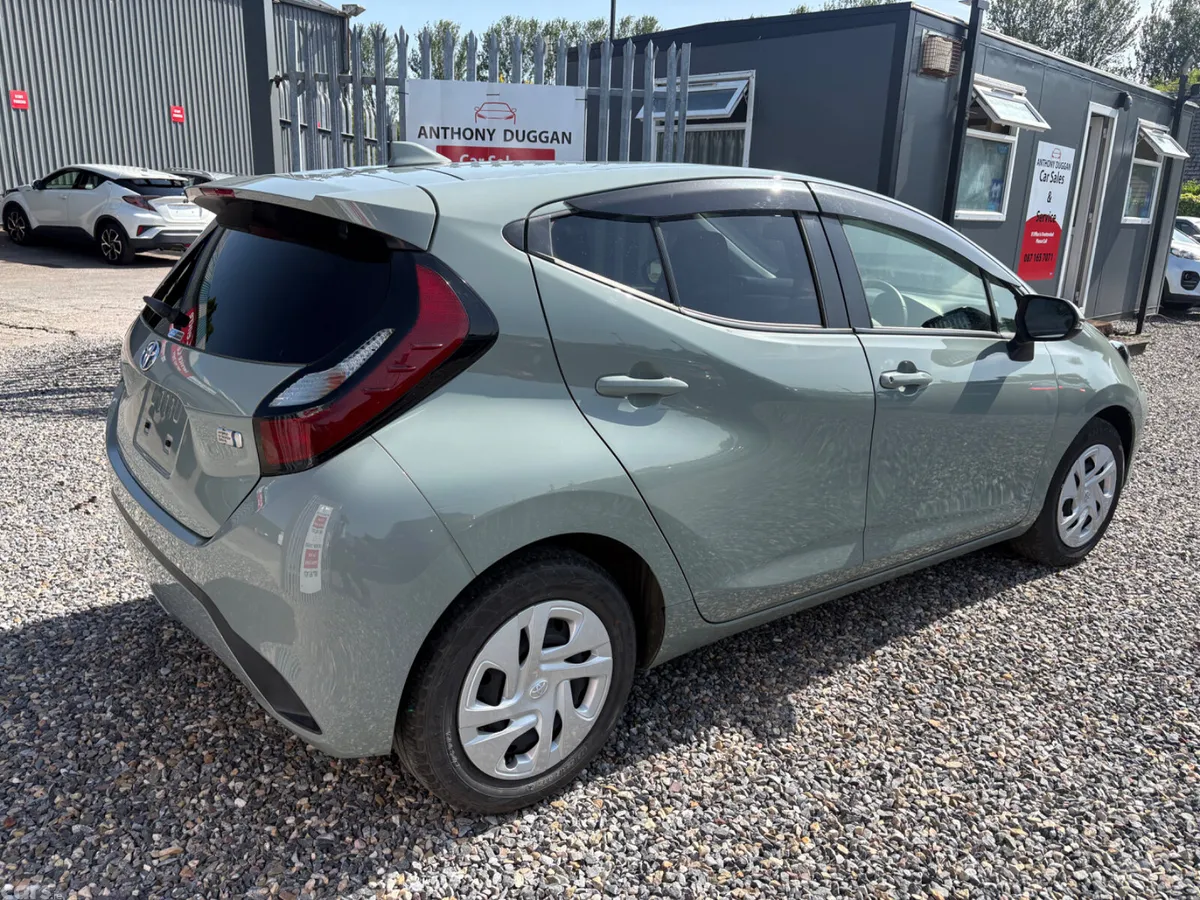 Toyota Aqua Hatchback, Petrol Hybrid, 2021, Green