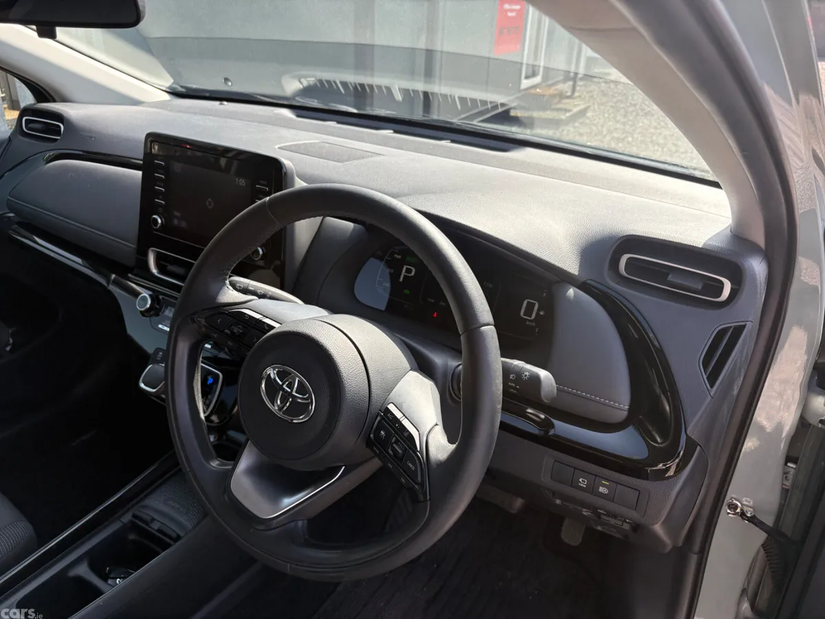 Toyota Aqua Hatchback, Petrol Hybrid, 2021, Green