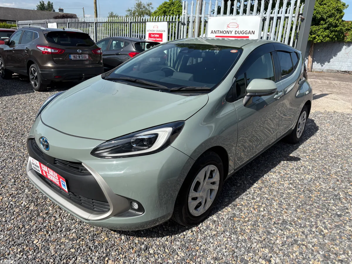 Toyota Aqua Hatchback, Petrol Hybrid, 2021, Green
