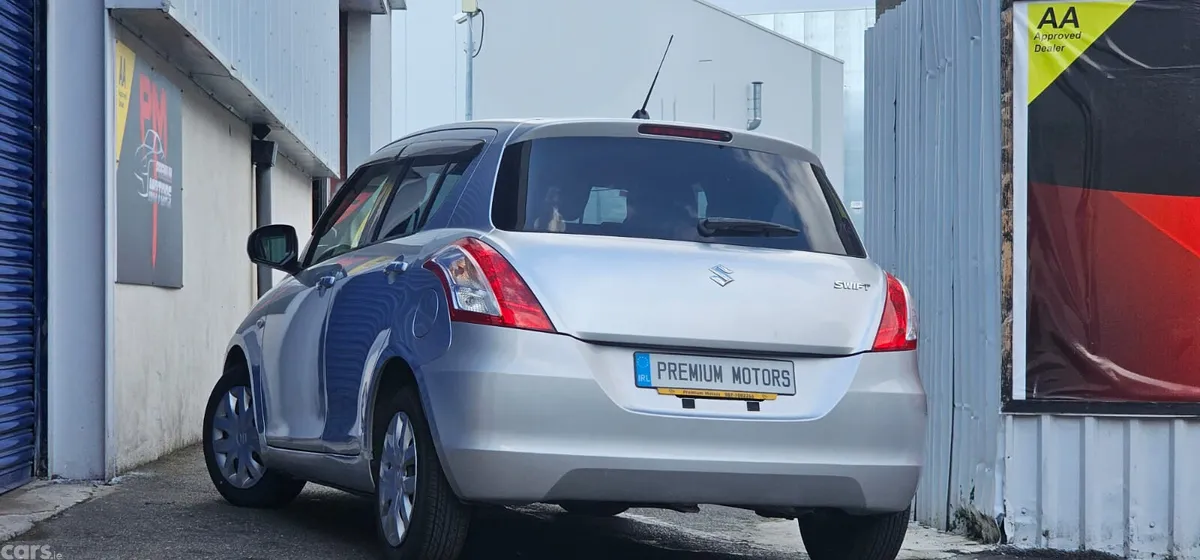 Suzuki Swift Hatchback, Petrol, 2015, Silver