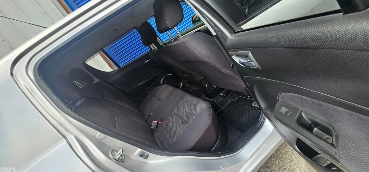 Suzuki Swift Hatchback, Petrol, 2015, Silver