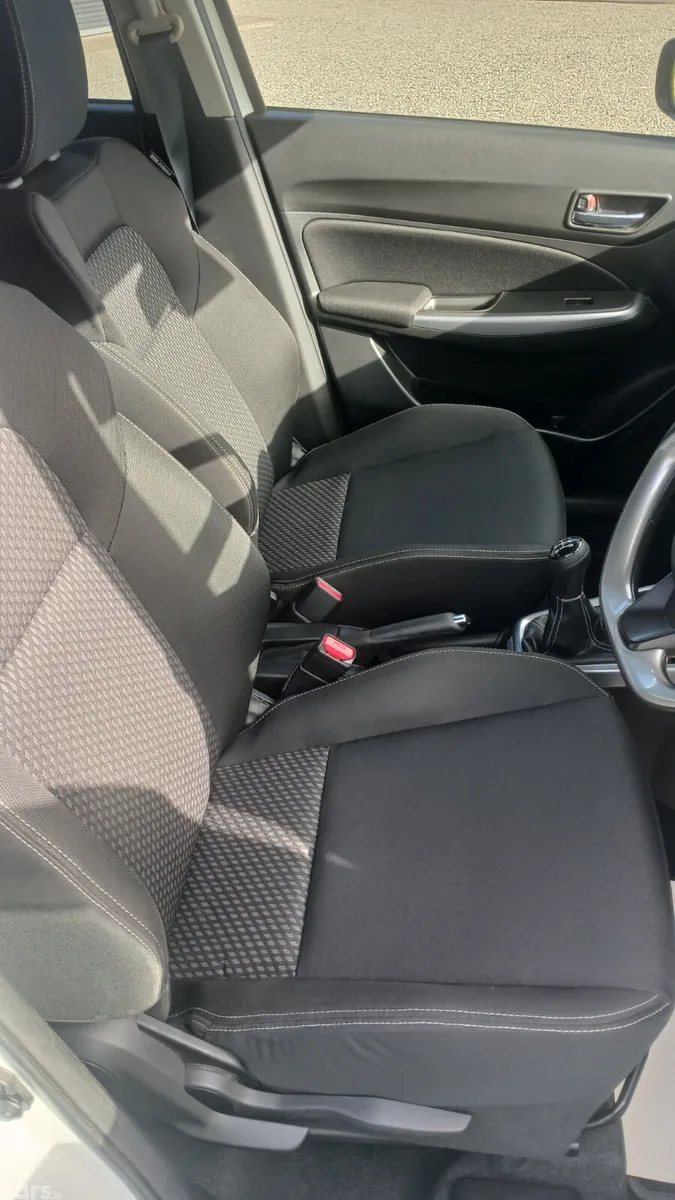 Suzuki Swift Hatchback, Petrol, 2017, White
