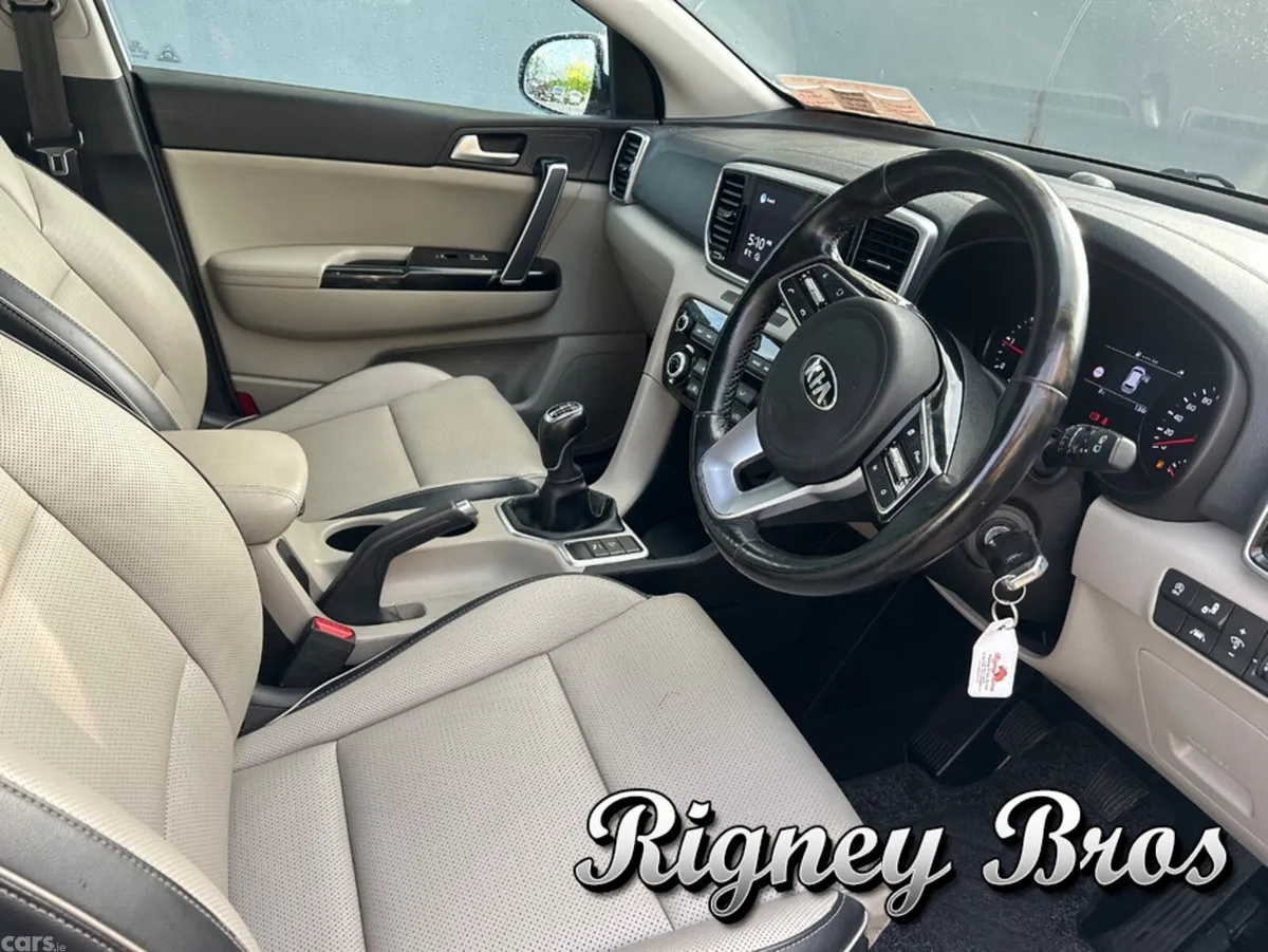 Kia Sportage MPV, Diesel, 2021, White