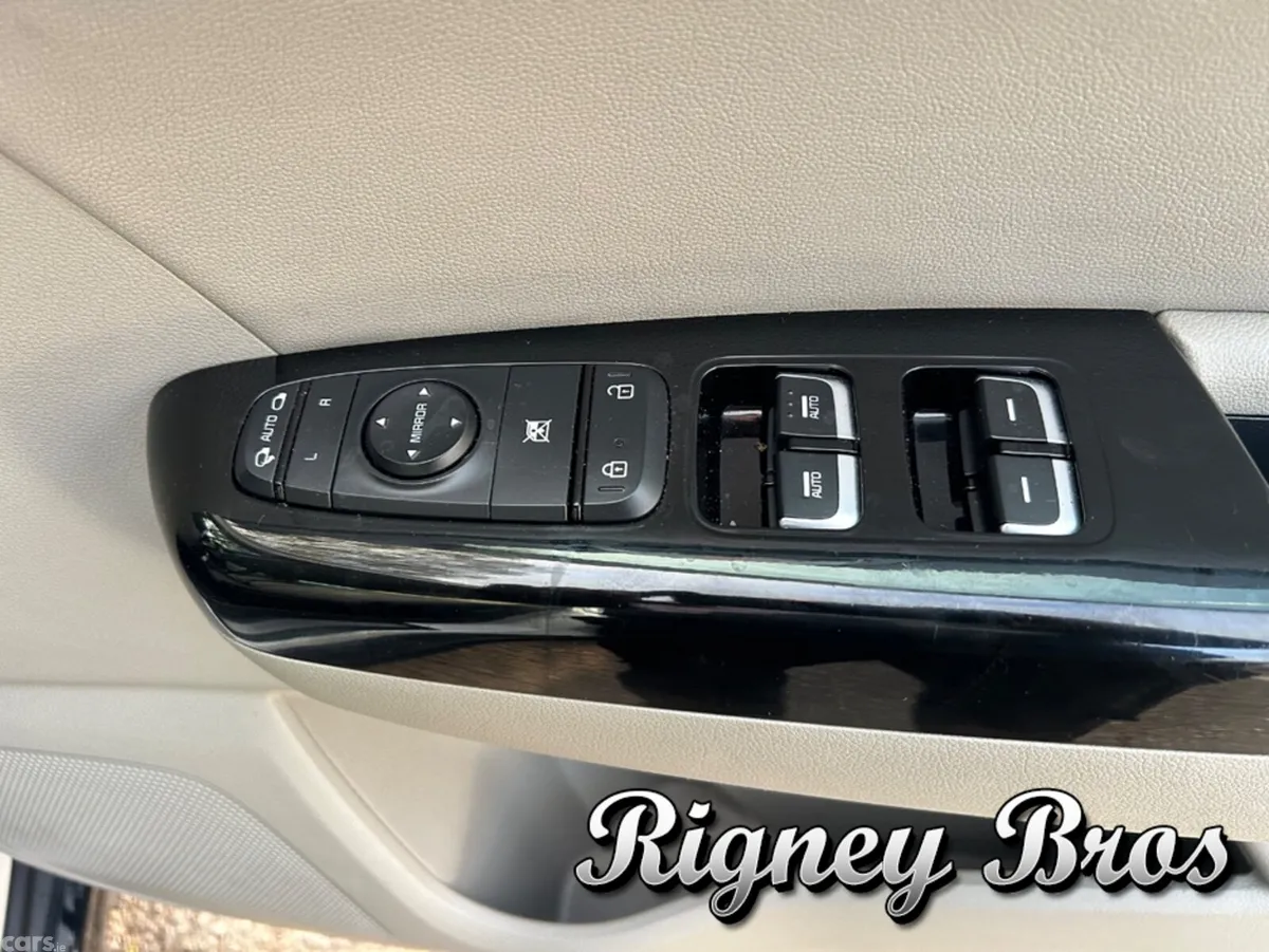 Kia Sportage MPV, Diesel, 2021, White