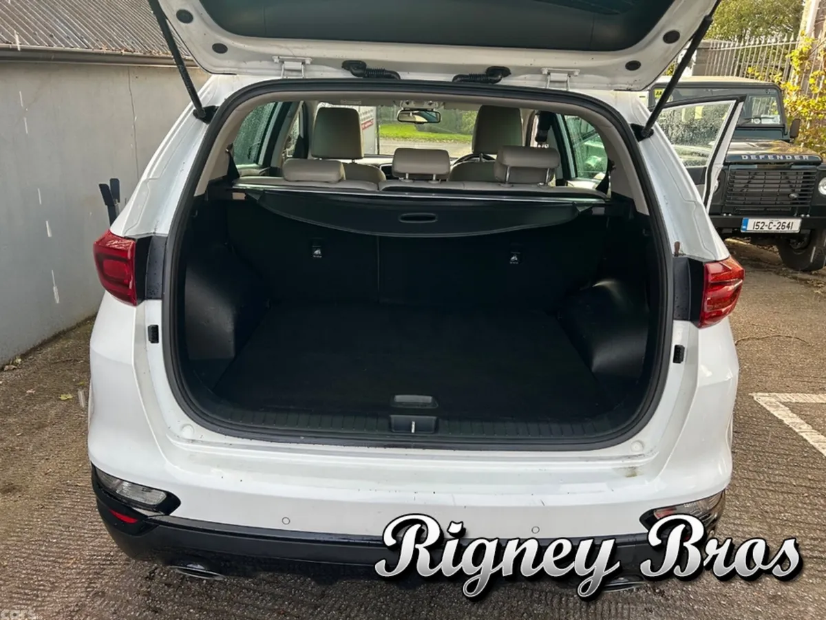 Kia Sportage MPV, Diesel, 2021, White