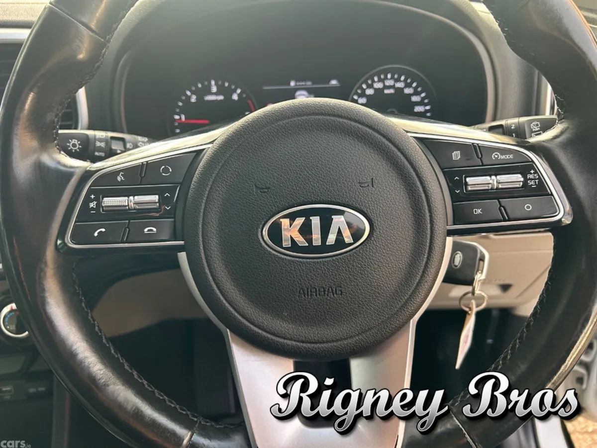 Kia Sportage MPV, Diesel, 2021, White