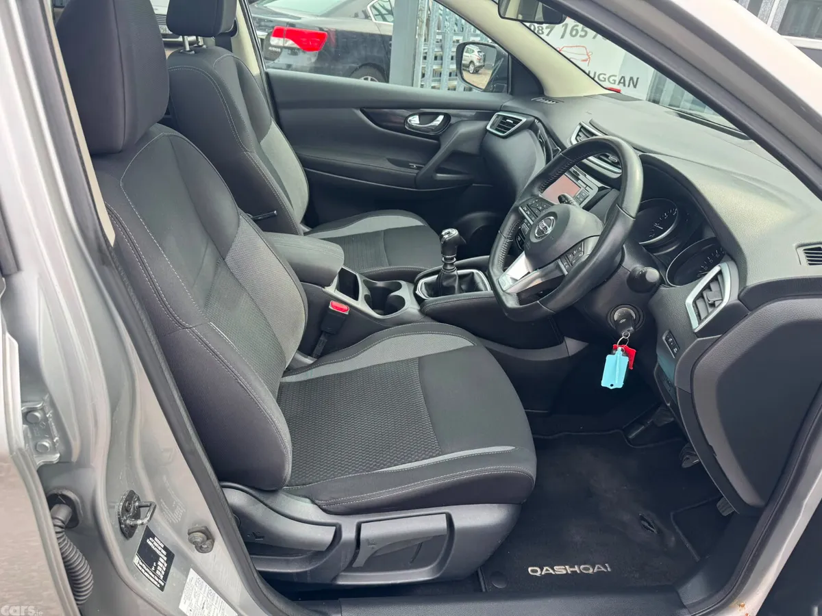 Nissan Qashqai MPV, Petrol, 2018, Grey