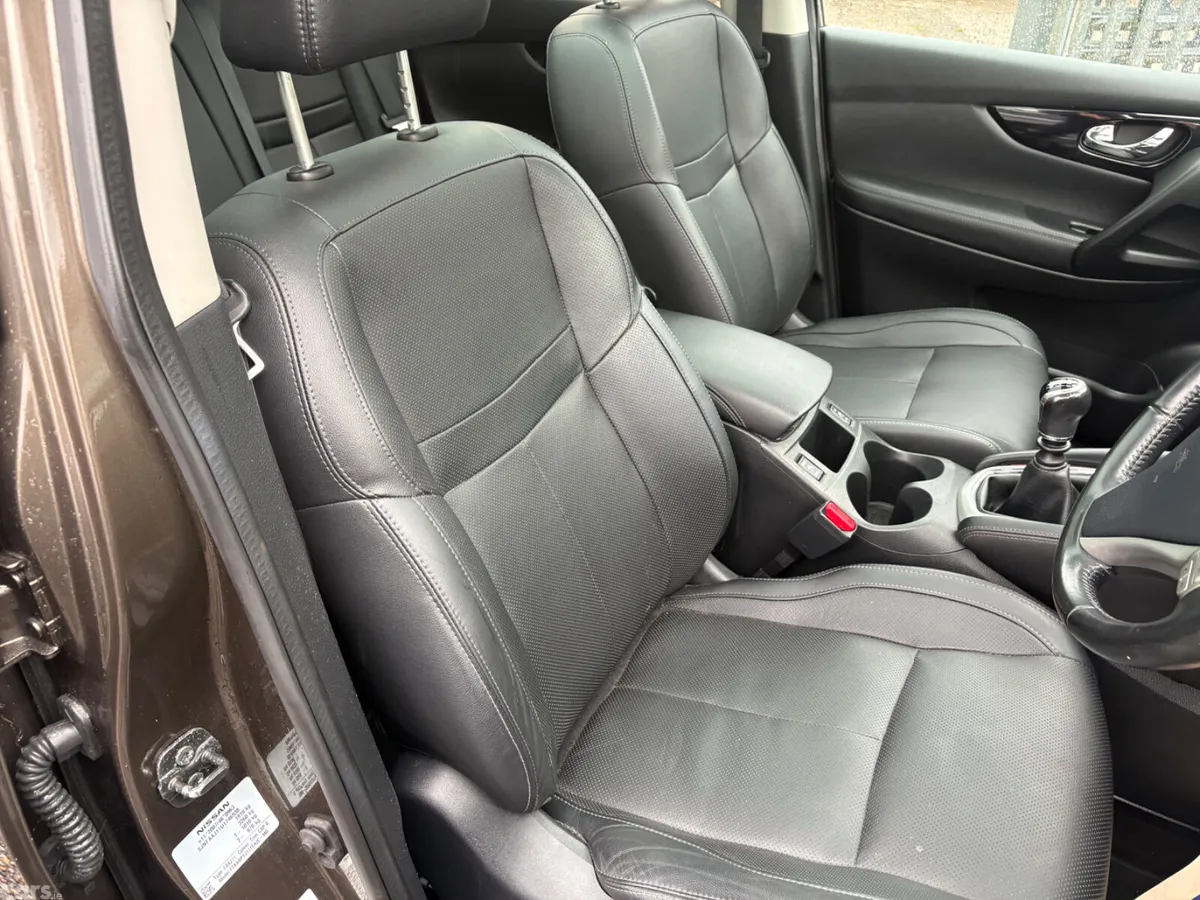 Nissan Qashqai Hatchback, Diesel, 2016, Brown