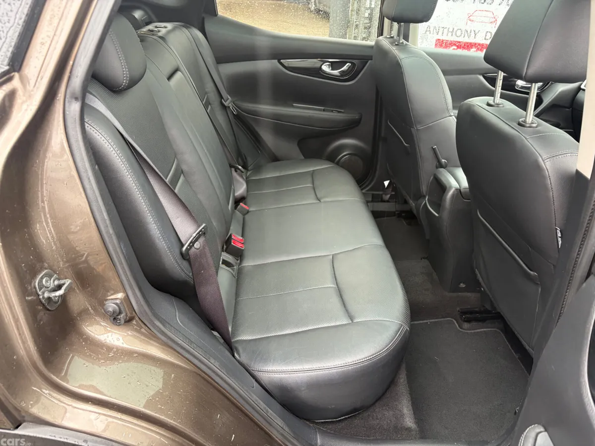 Nissan Qashqai Hatchback, Diesel, 2016, Brown