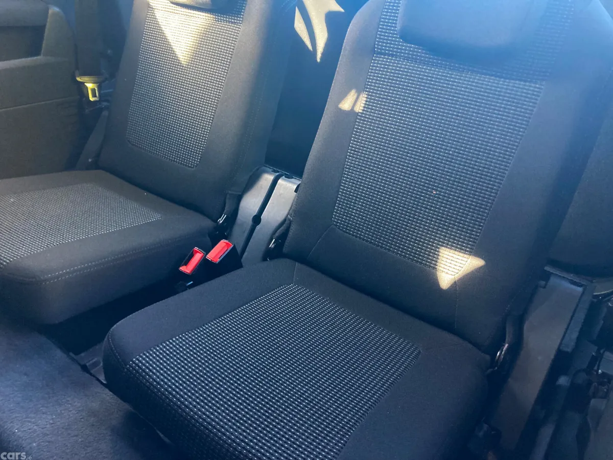 Peugeot 5008 MPV, Diesel, 2012, Grey