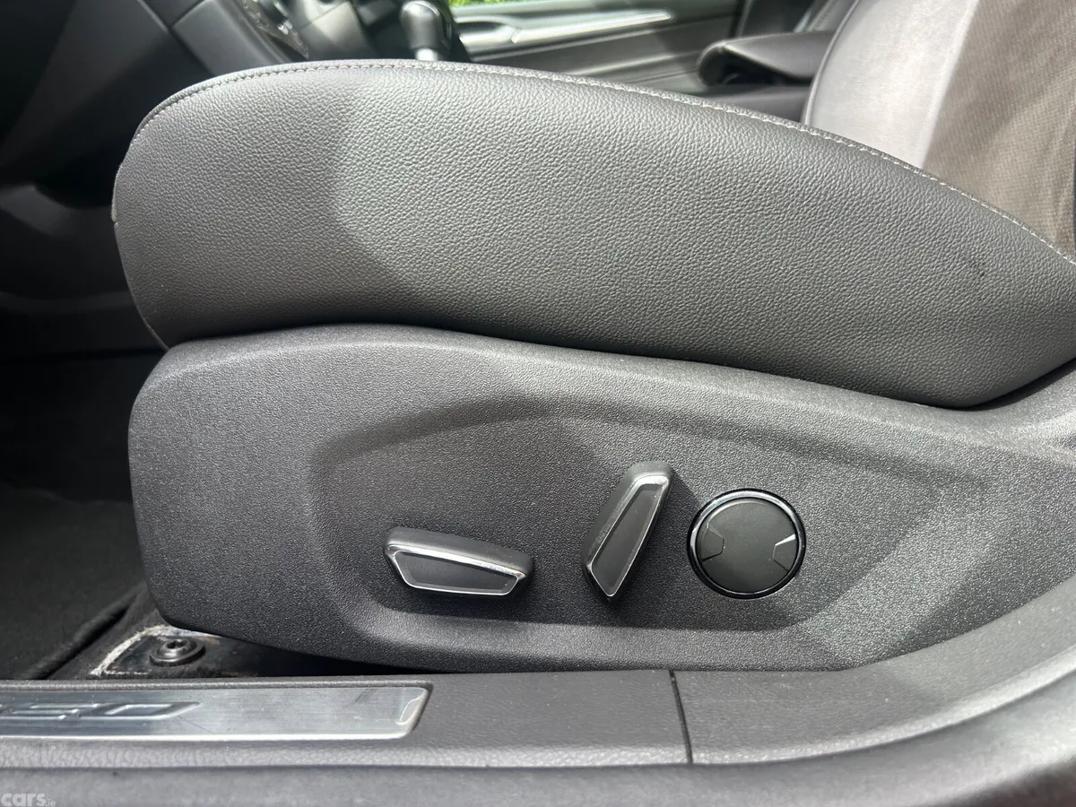 Ford Mondeo Hatchback, Diesel, 2019, Red