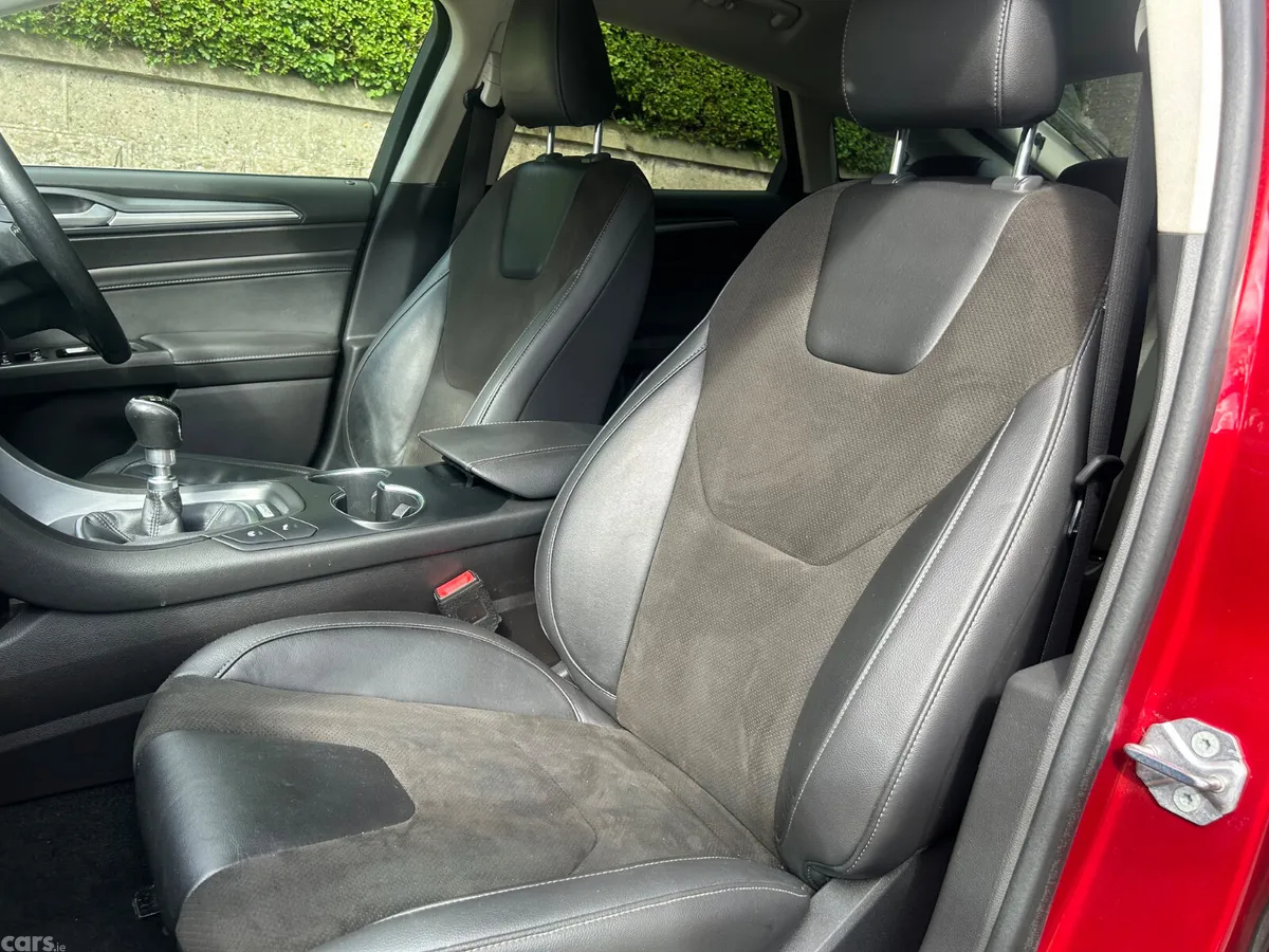 Ford Mondeo Hatchback, Diesel, 2019, Red