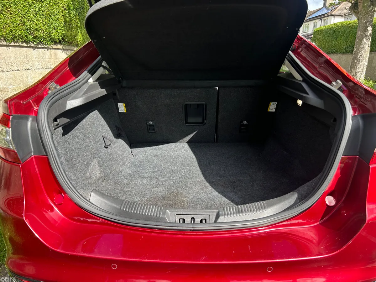 Ford Mondeo Hatchback, Diesel, 2019, Red
