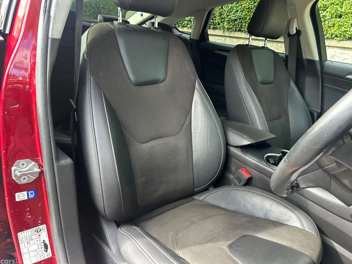 Ford Mondeo Hatchback, Diesel, 2019, Red