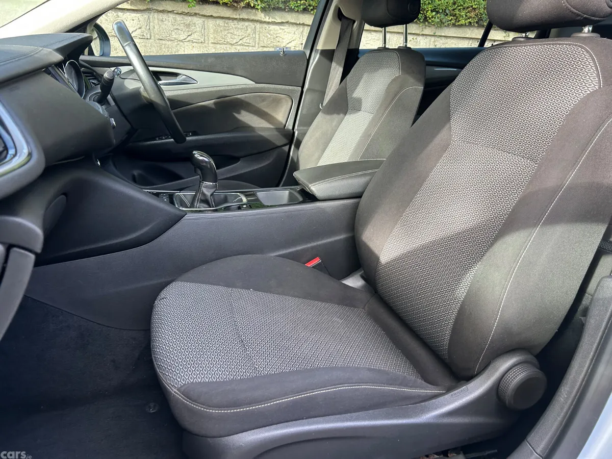 Opel Insignia Hatchback, Diesel, 2018, Grey